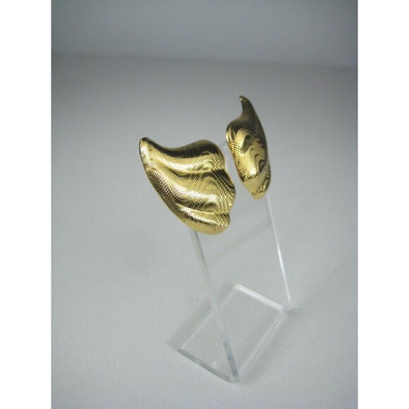 Vintage Avon Breathless Clip on Earrings Textured Mirrored Swirl Gold Tone - Picture 7 of 9